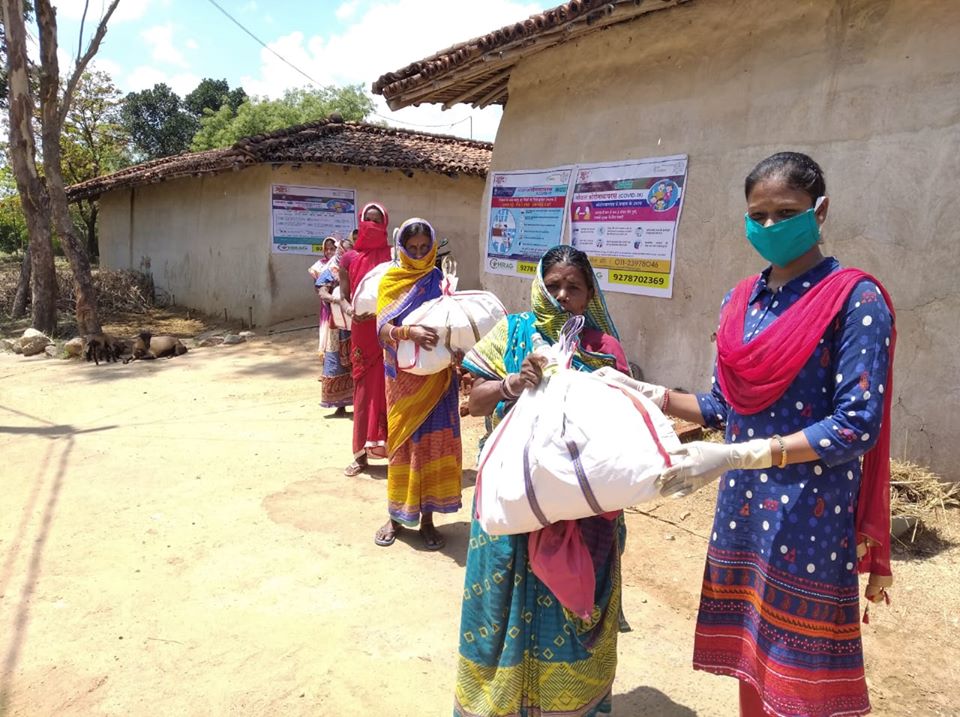 Delivery of dry ration kits to beneficiaries in Bihar/ photo credit: PRADAN